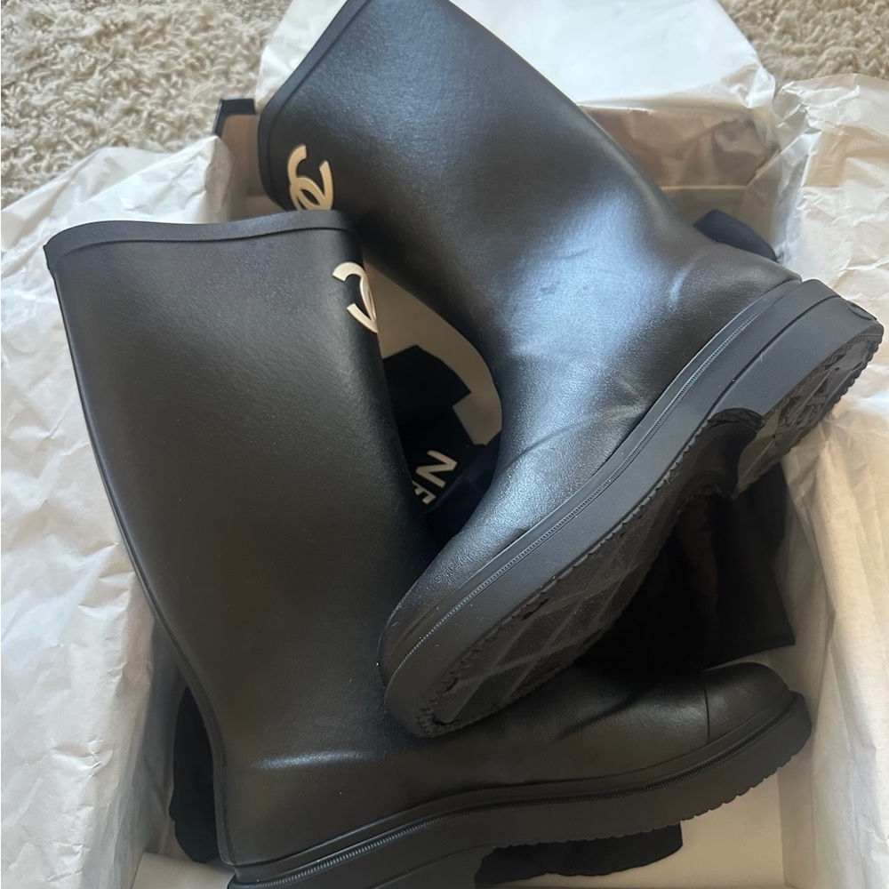 Authentic CHANEL Black and White Logo Rain Boots size 39 US 9 - Picture 2 of 7